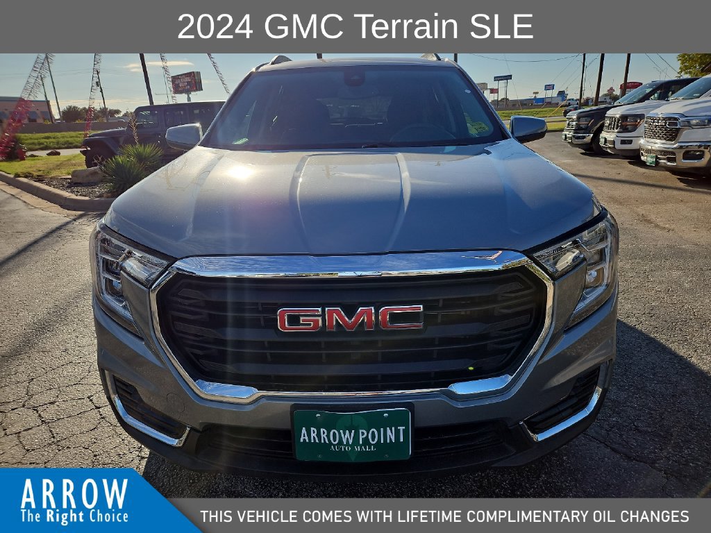Used 2024 GMC Terrain SLE w/ Driver Convenience Package FWD image 3