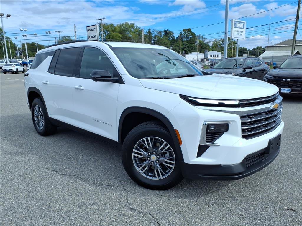 Used 2026 Chevrolet Traverse LT w/ Driver Confidence Package FWD image 2