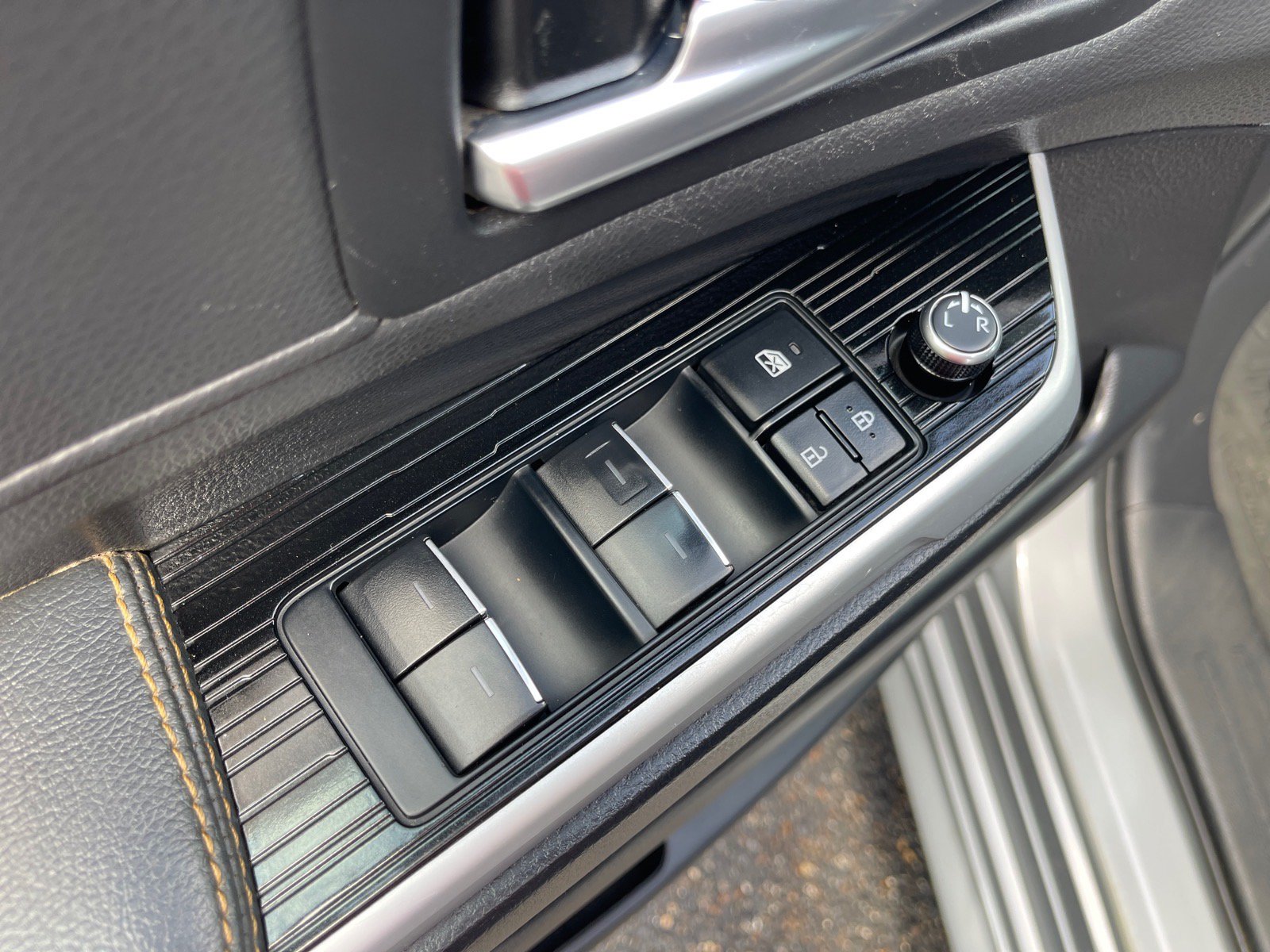 Used 2025 Toyota Sienna XLE Woodland Edition AWD/4WD image 8