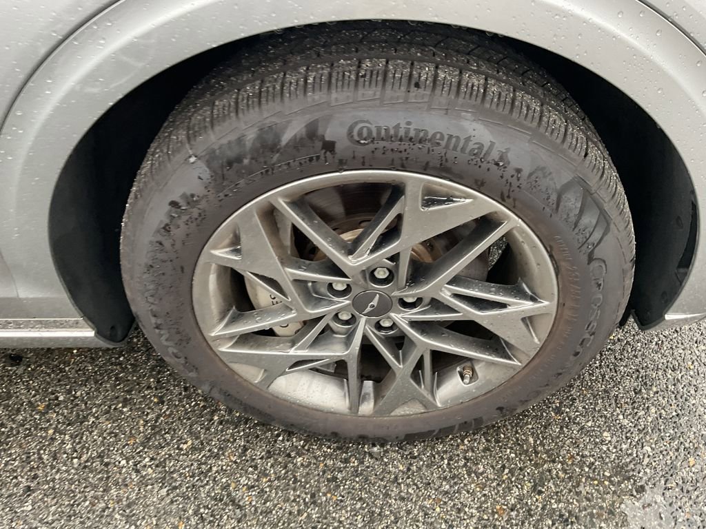 Used 2023 Genesis GV70 2.5T w/ Select Package image 11