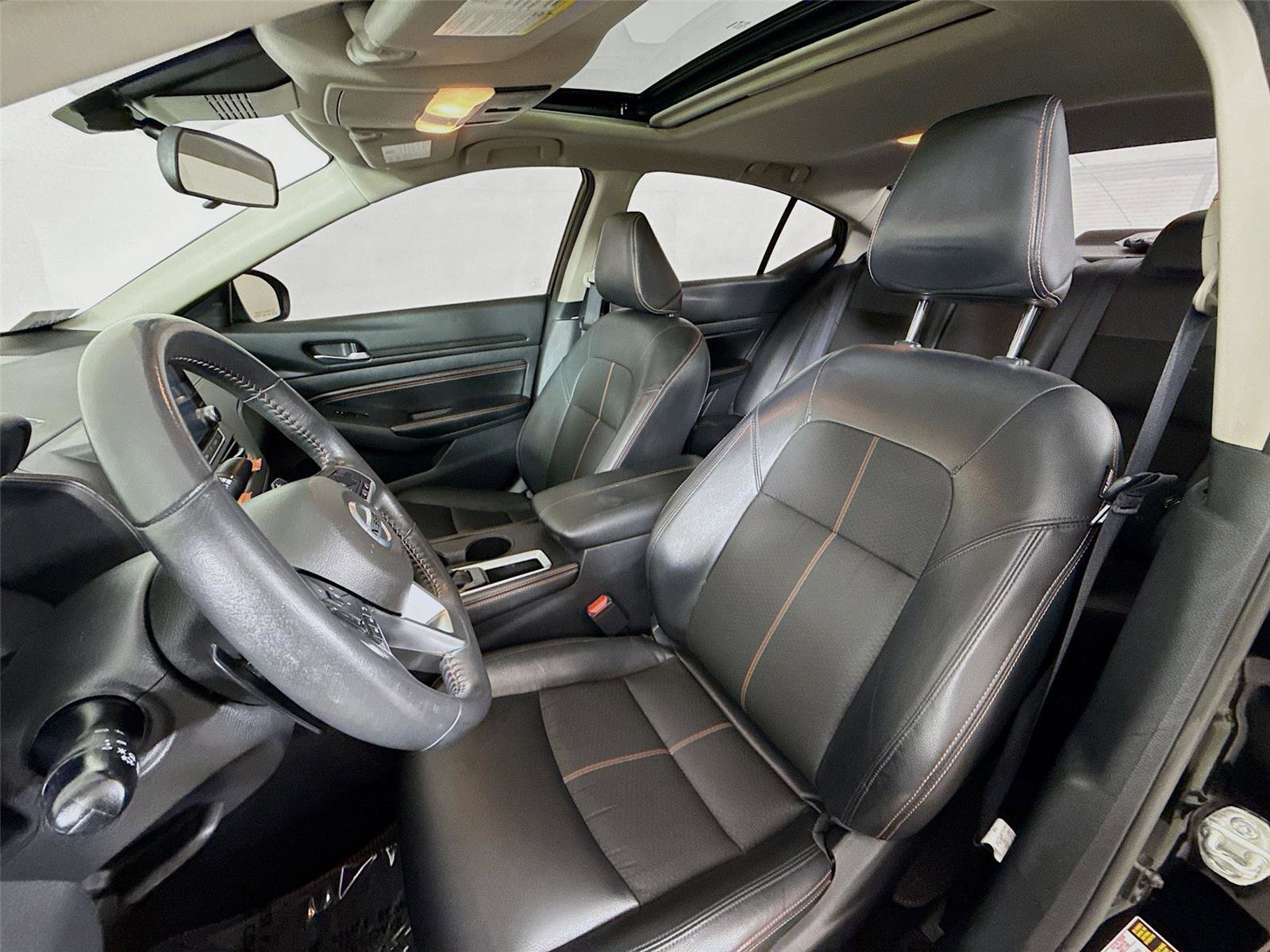 Used 2022 Nissan Altima 2.5 SR w/ Midnight Edition Package image 2