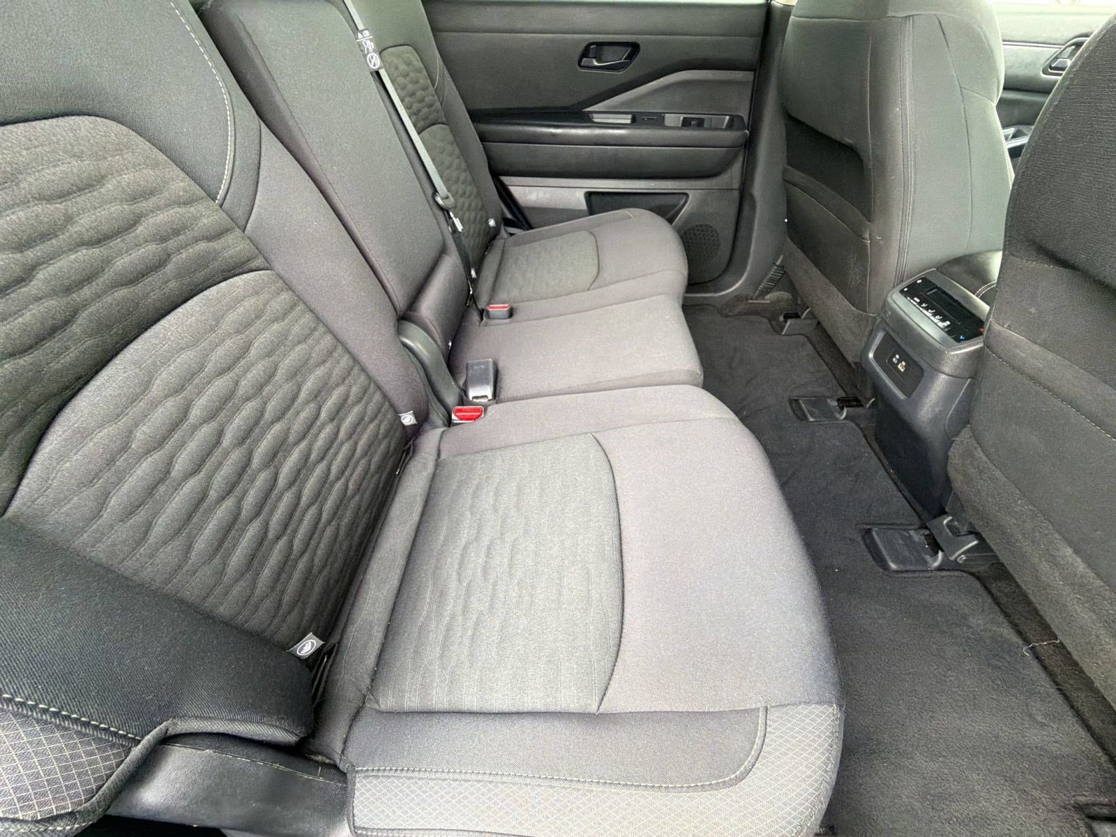 Used 2025 Nissan Pathfinder SV AWD/4WD image 33
