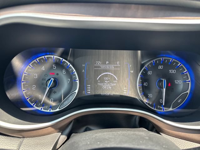 Used 2019 Chrysler Pacifica Touring-L FWD image 17