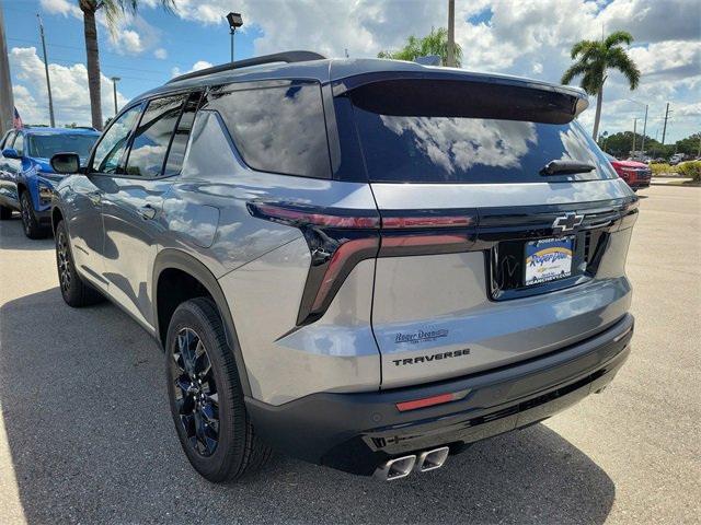 New 2026 Chevrolet Traverse LT image 2