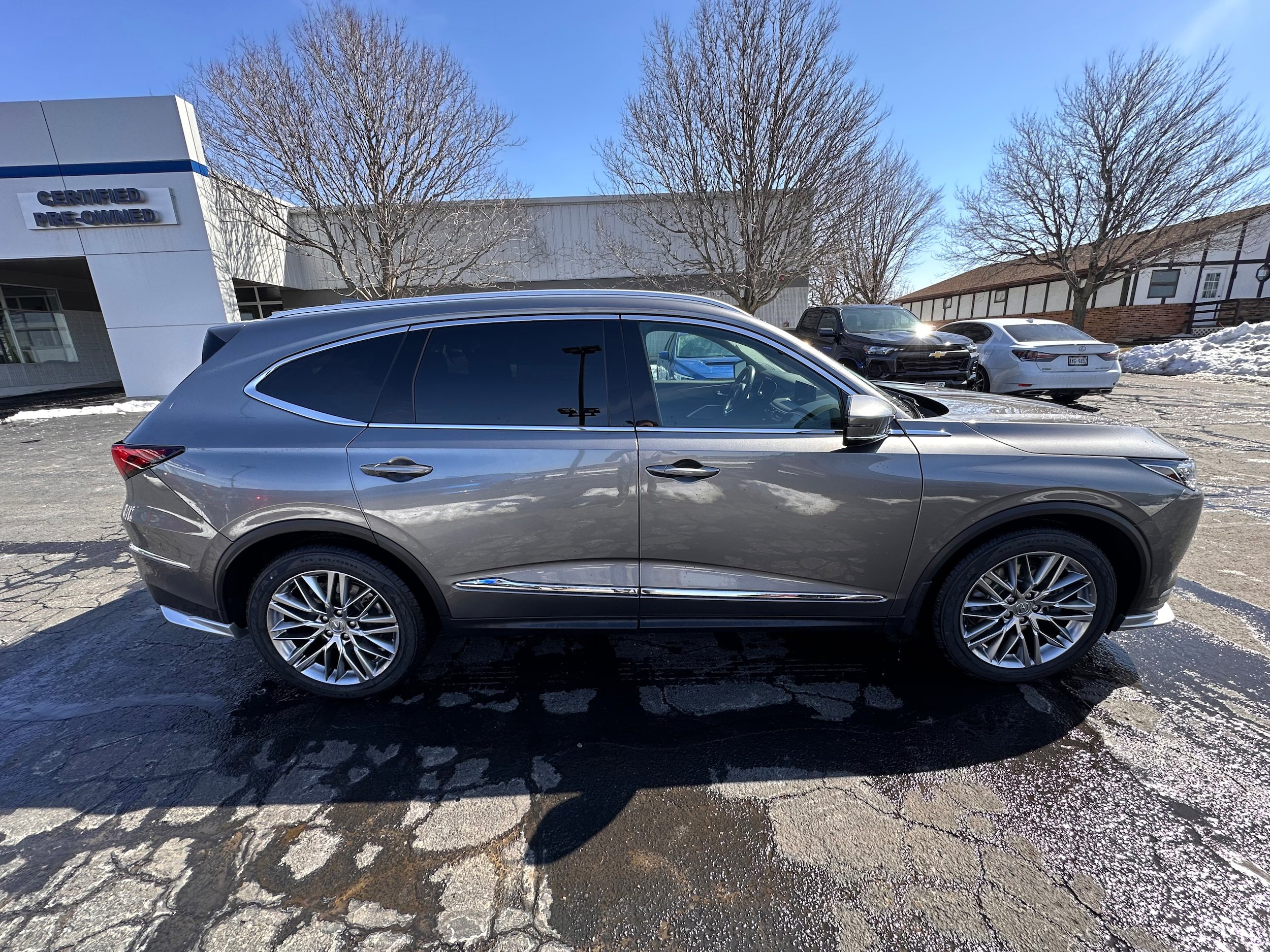 Used 2024 Acura MDX SH-AWD w/ Advance Package image 2