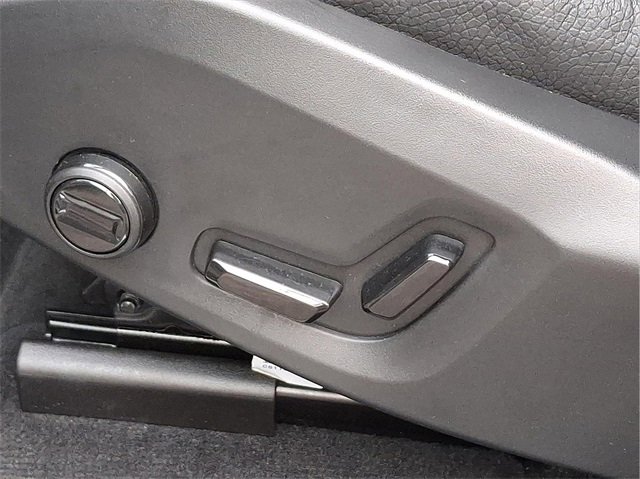 Certified 2025 Volvo XC60 B5 Plus image 11