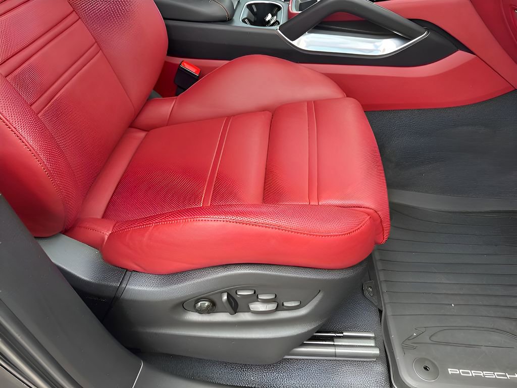 Used 2023 Porsche Cayenne Turbo S image 19