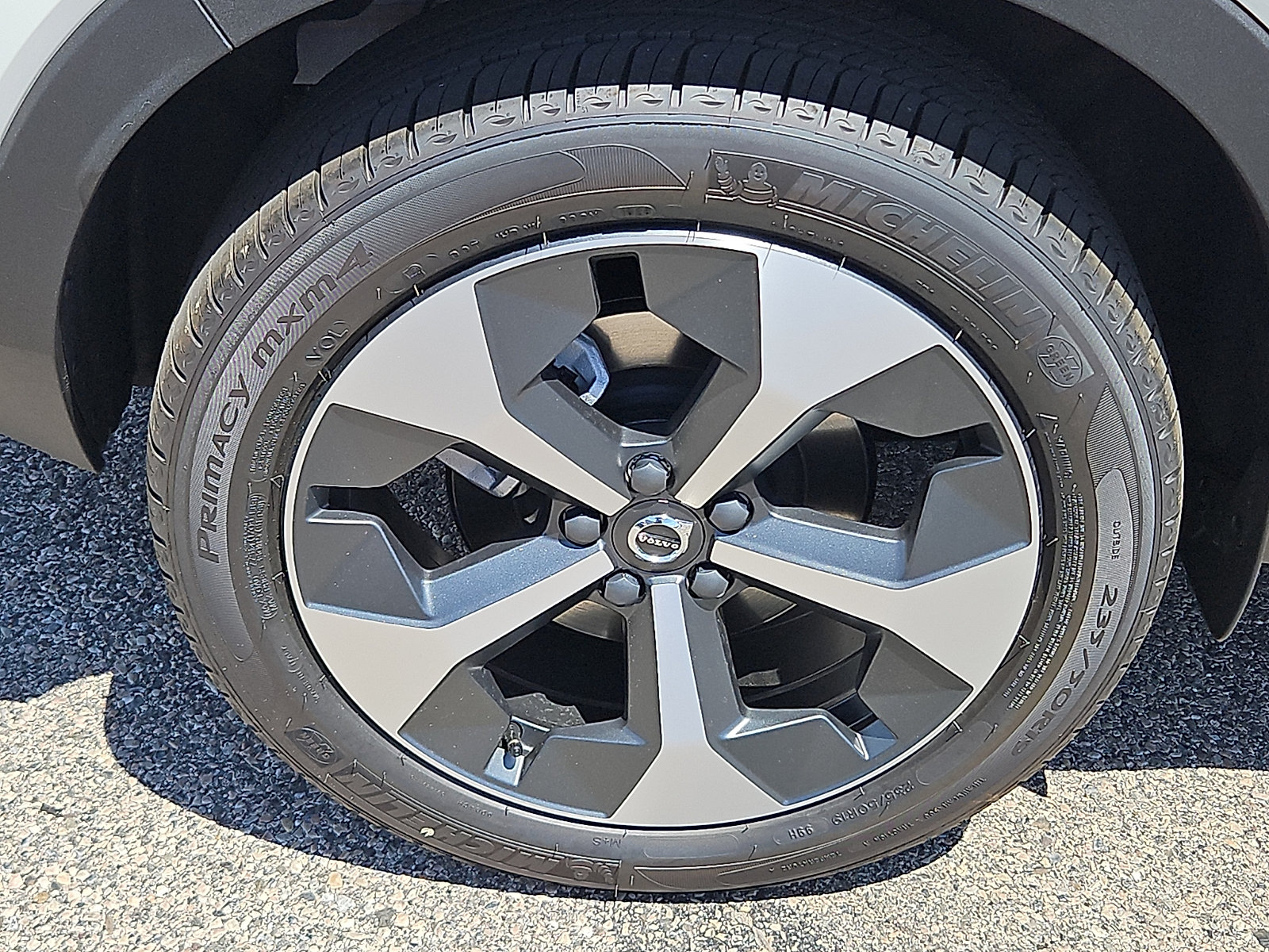 New 2026 Volvo XC40 B5 Core w/ Protection Package Premier AWD/4WD image 7