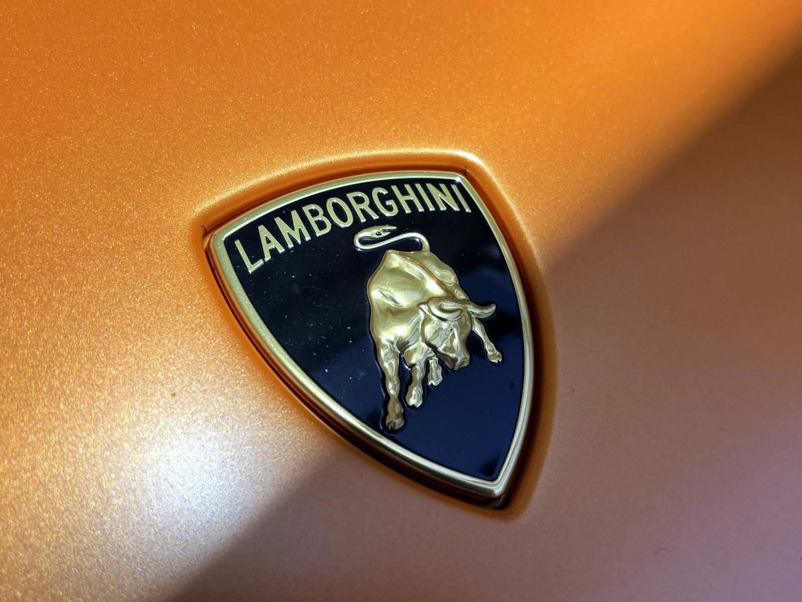 Used 2021 Lamborghini Huracan EVO RWD image 10