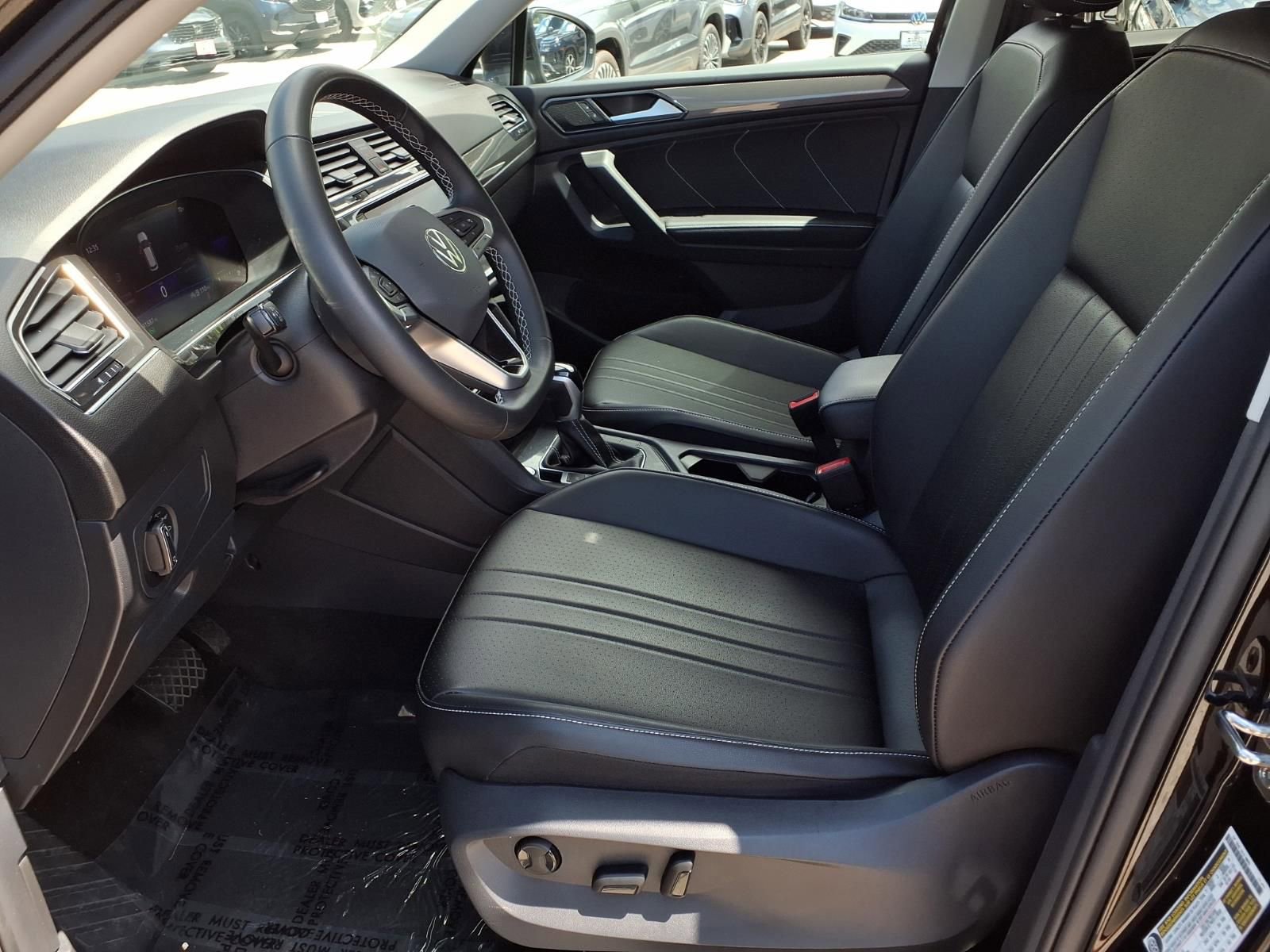 Certified 2023 Volkswagen Tiguan SE FWD image 18