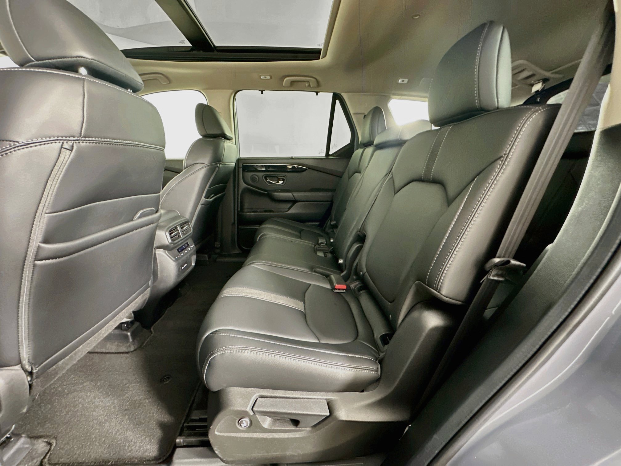 Used 2025 Honda Pilot Touring image 29