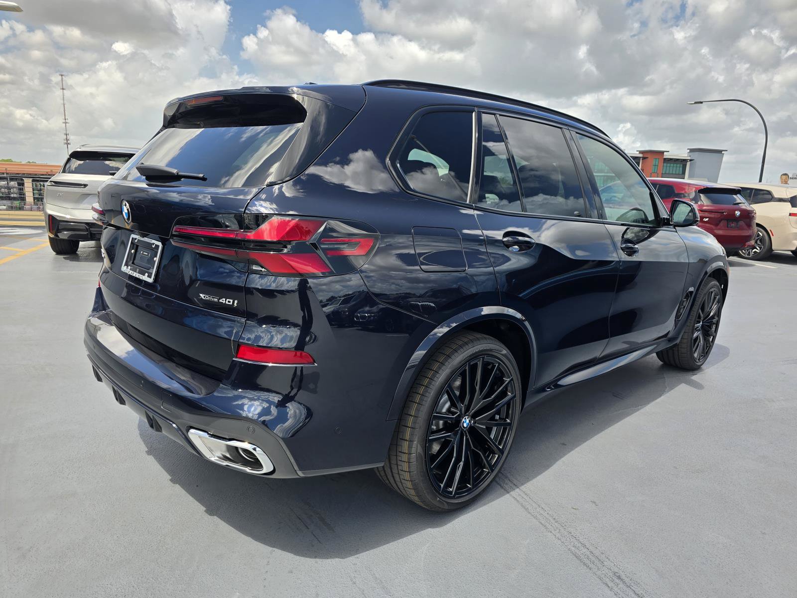 New 2026 BMW X5 xDrive40i w/ M Sport Package AWD/4WD image 3