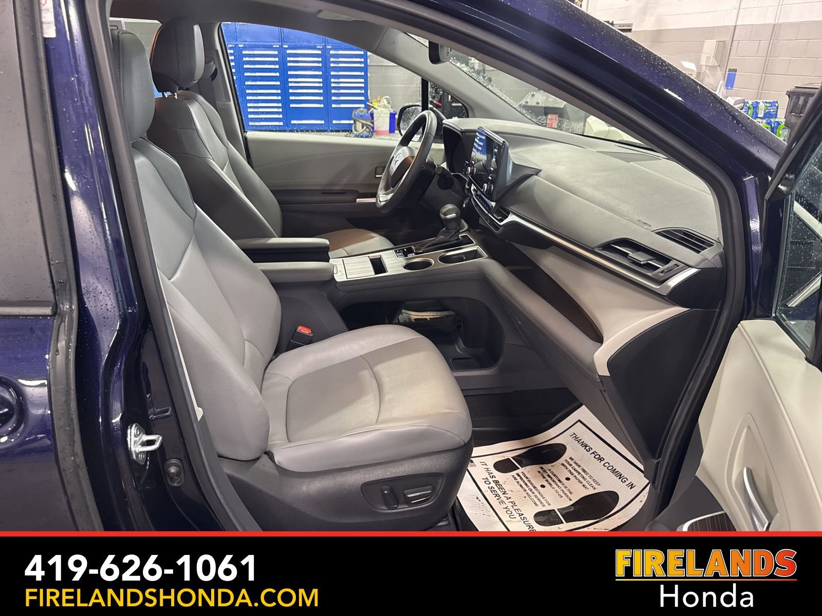 Used 2024 Toyota Sienna XLE AWD/4WD image 43