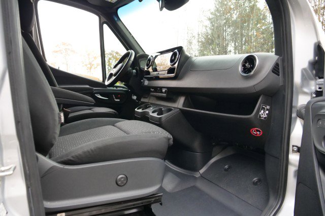 Used 2023 Mercedes-Benz Sprinter 3500 w/ Parking Package image 38