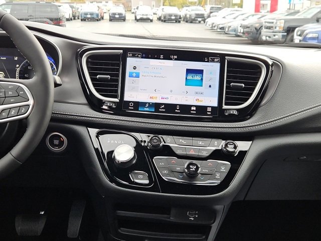 New 2026 Chrysler Pacifica Select image 25