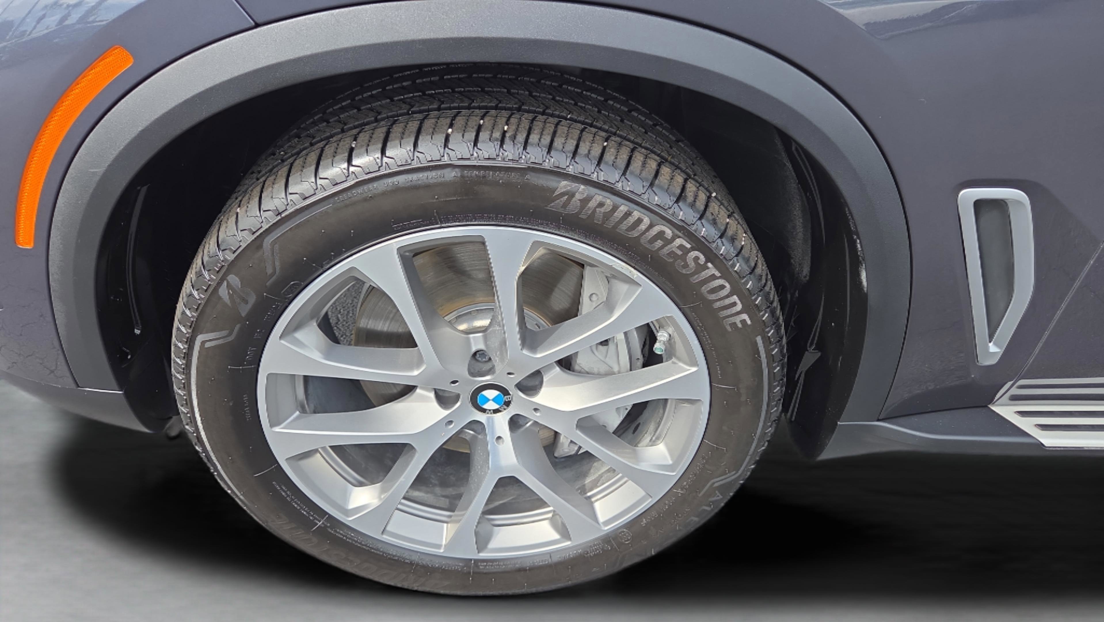 Used 2019 BMW X5 xDrive50i w/ Parking Assistance Package image 44