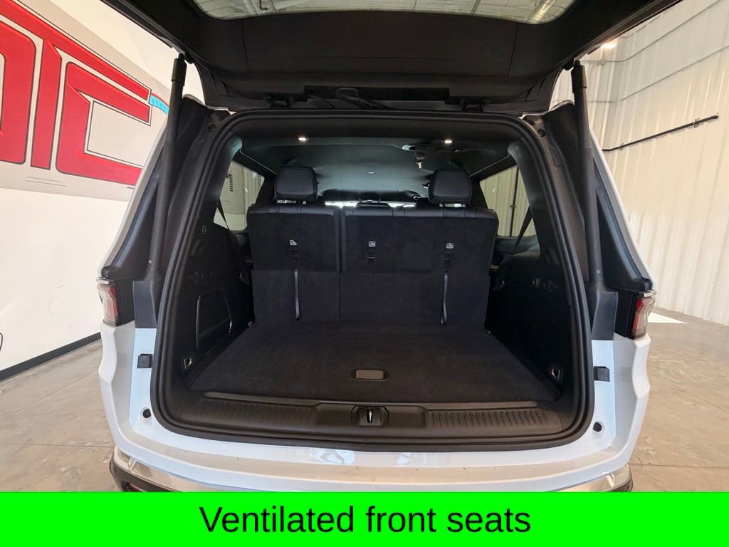 Used 2025 Jeep Wagoneer 4WD image 15