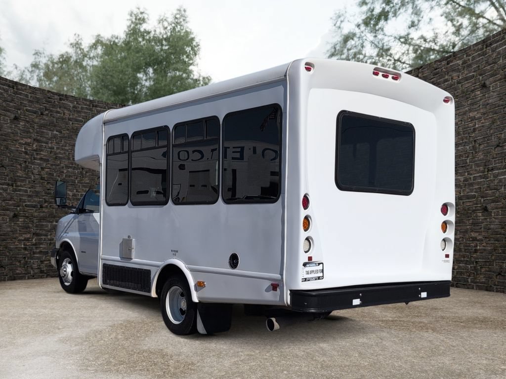 Used 2015 Chevrolet Express 3500 w/ Shuttle Bus Package RWD image 5