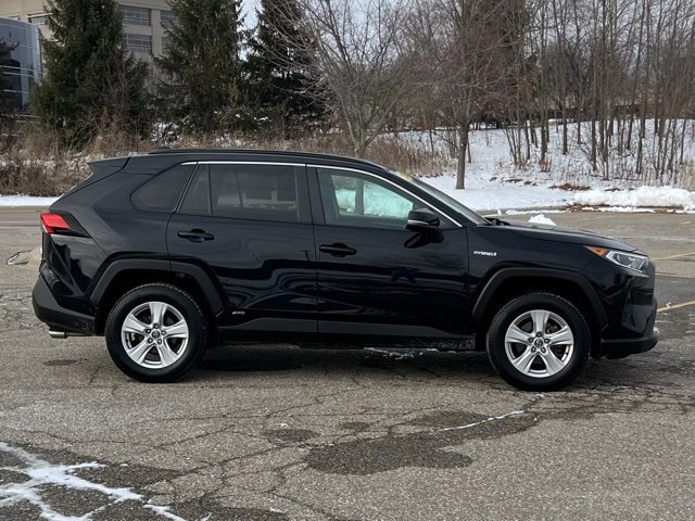 Used 2020 Toyota RAV4 XLE image 8