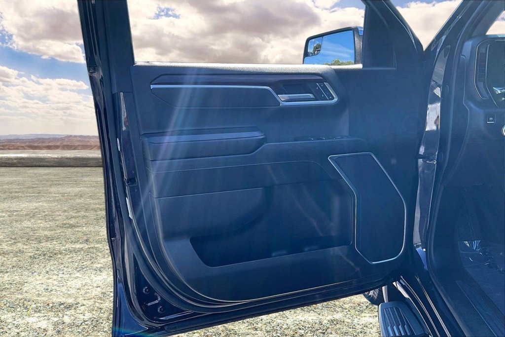 Used 2025 GMC Sierra 1500 SLT RWD image 21