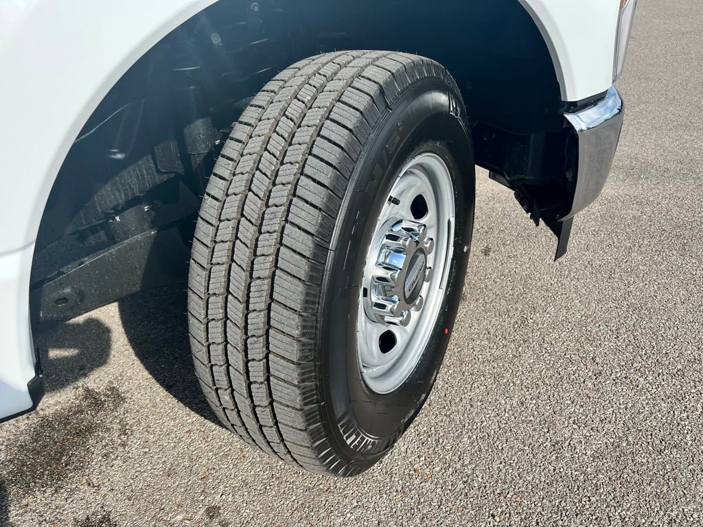 New 2026 Ford F250 XL w/ XL Driver Assist Package RWD image 6