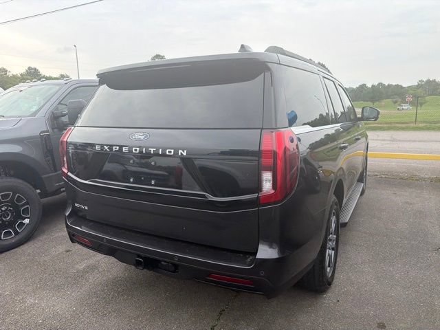 Used 2025 Ford Expedition Active AWD/4WD image 19