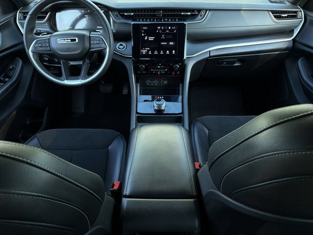 Used 2024 Jeep Grand Cherokee Altitude AWD/4WD image 17