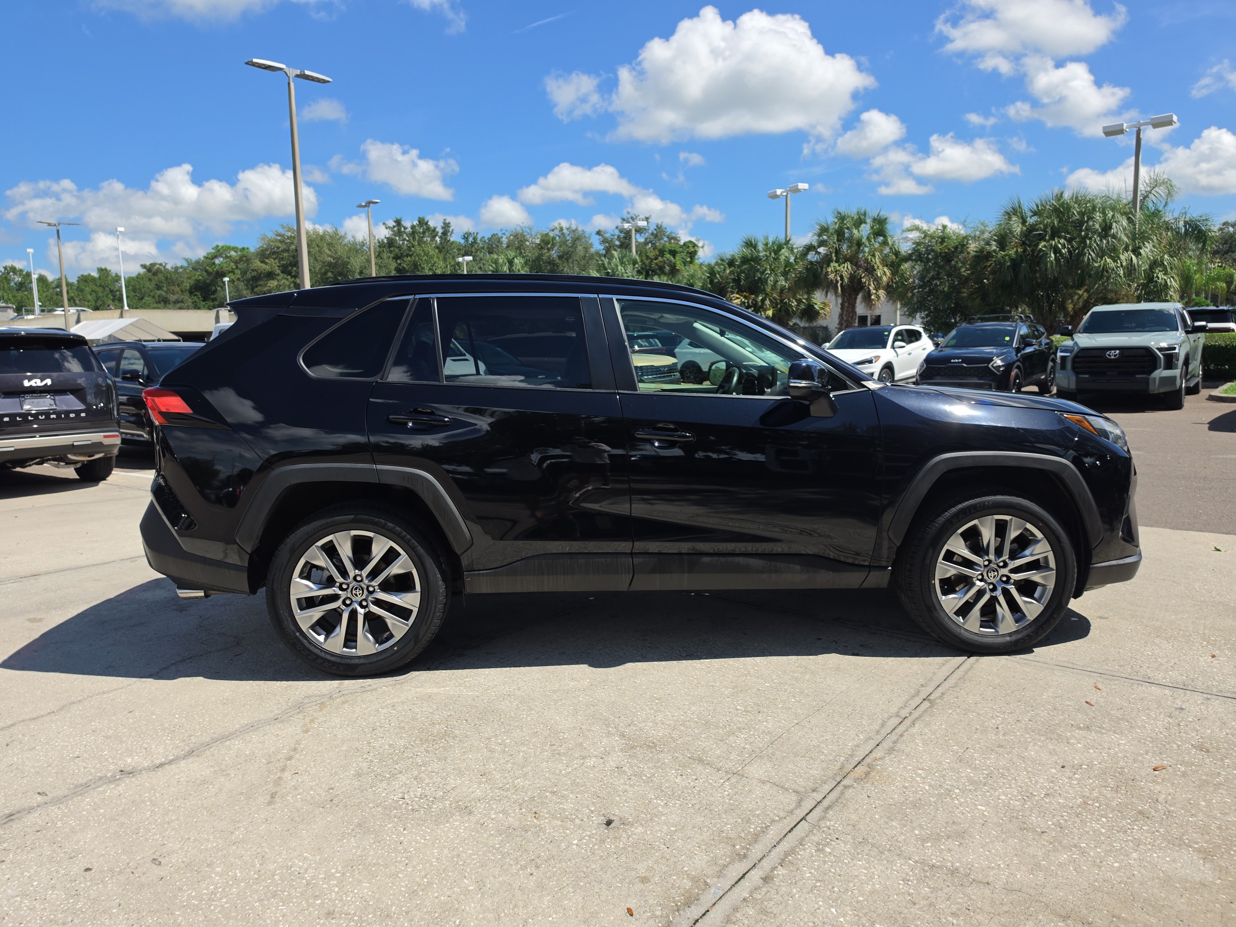 Used 2023 Toyota RAV4 XLE Premium FWD image 9