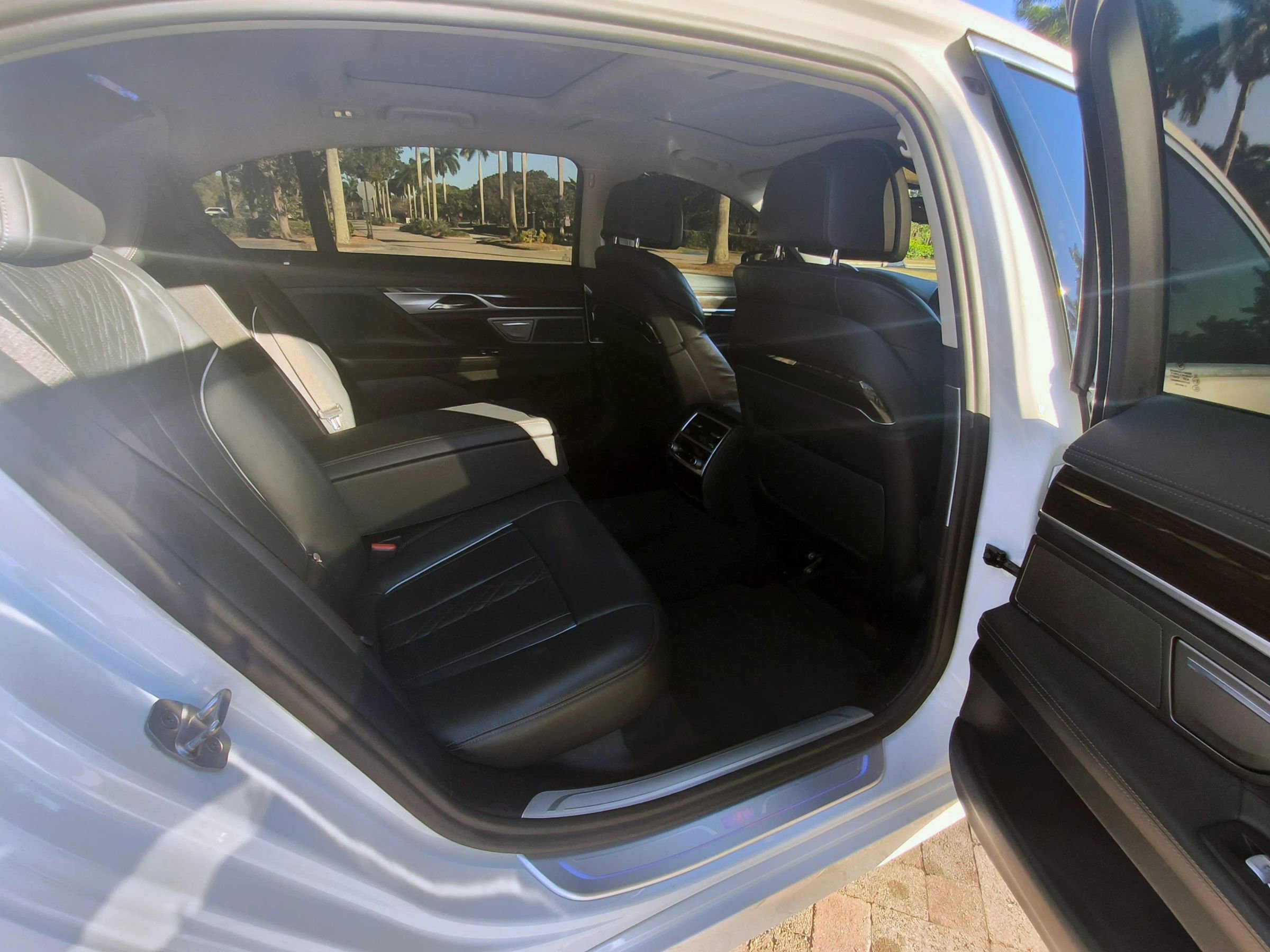 Used 2018 BMW 750i xDrive image 9