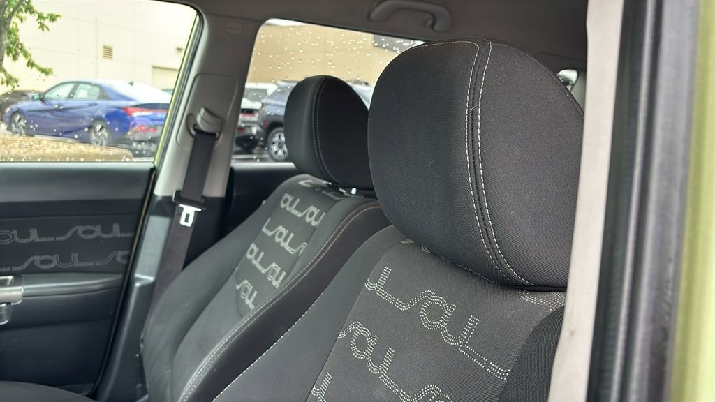 Used 2013 Kia Soul + FWD image 23