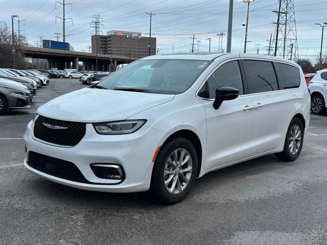 Used 2026 Chrysler Pacifica Limited image 1