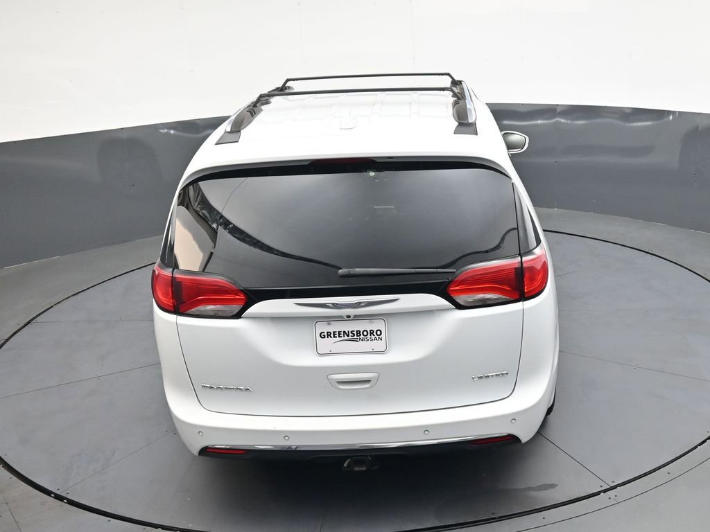 Used 2017 Chrysler Pacifica Limited FWD image 33