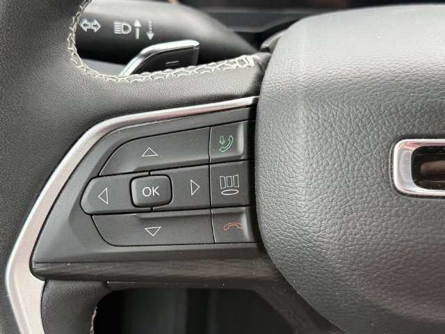 Used 2025 Jeep Grand Cherokee Laredo X w/ Luxury Tech Group I AWD/4WD image 21