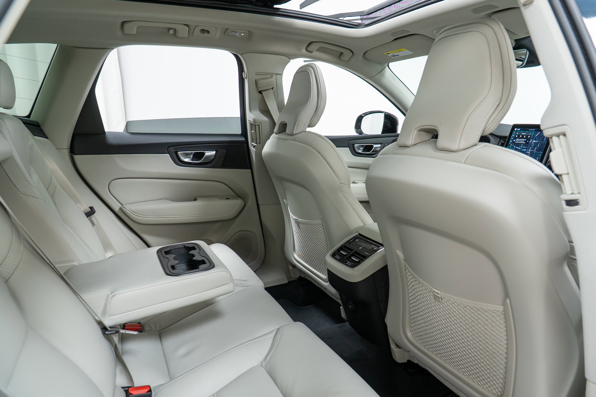 New 2026 Volvo XC60 B5 Ultra w/ Climate Package image 23