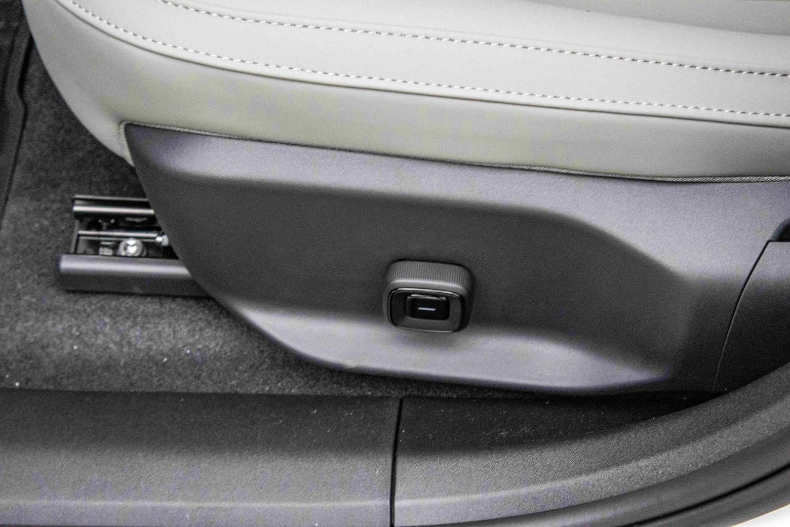 New 2026 Volvo EX30 Cross Country Ultra w/ Protection Package Premier image 29