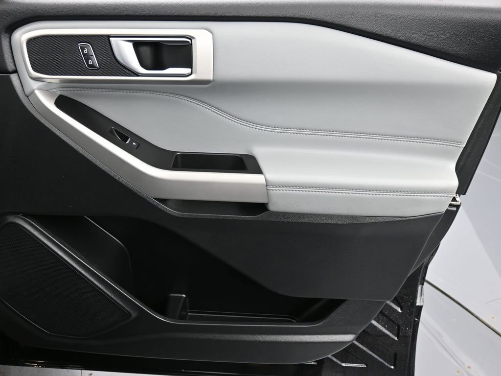 Used 2022 Ford Explorer XLT w/ Equipment Group 202A image 23