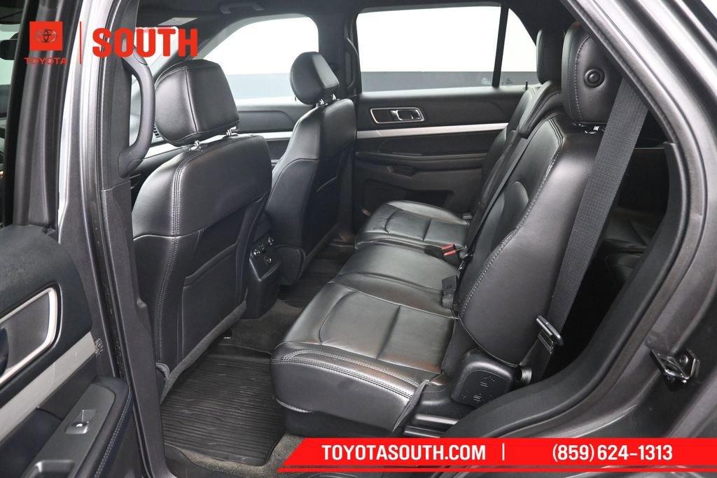 Used 2017 Ford Explorer XLT w/ Equipment Group 202A FWD image 10