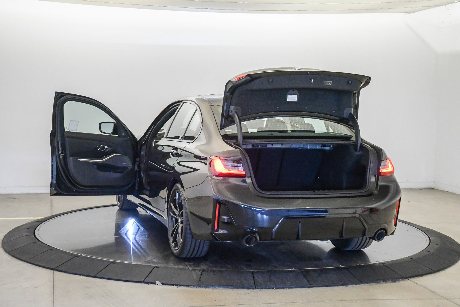Certified 2024 BMW 330i Sedan w/ M Sport Package RWD image 24