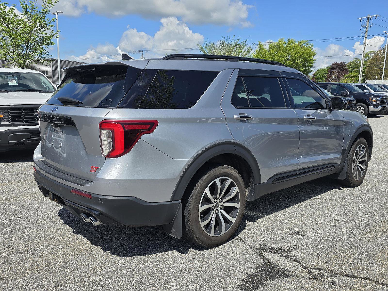 Used 2023 Ford Explorer ST AWD/4WD image 3