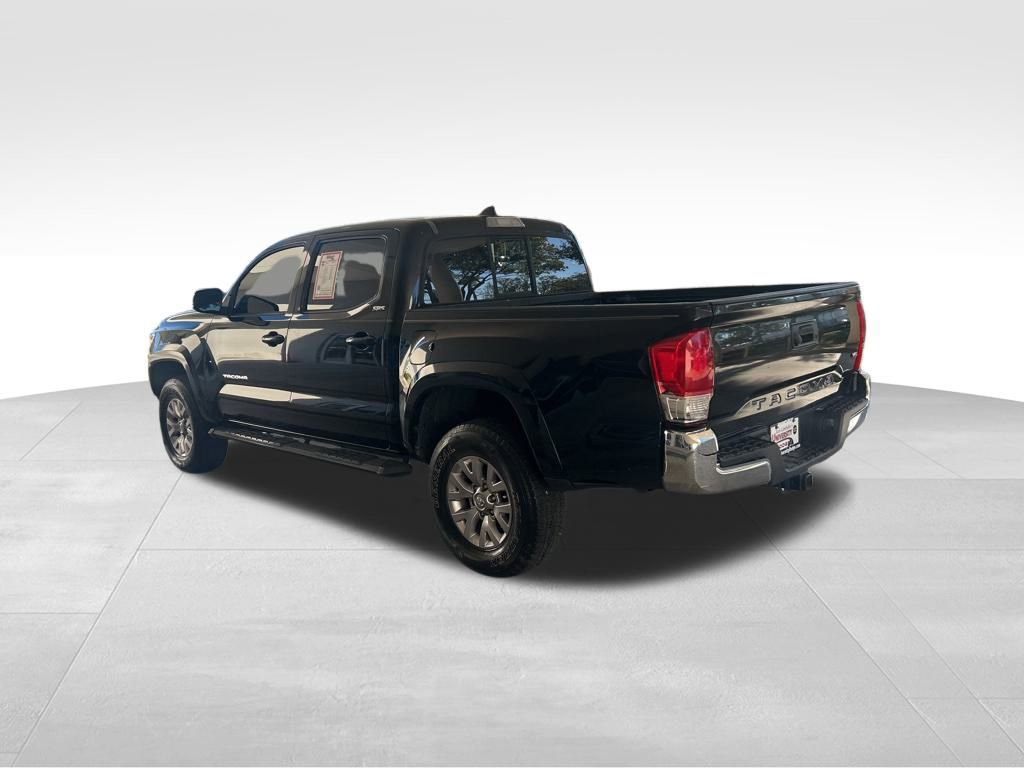 Used 2017 Toyota Tacoma SR5 w/ Tow Package image 4