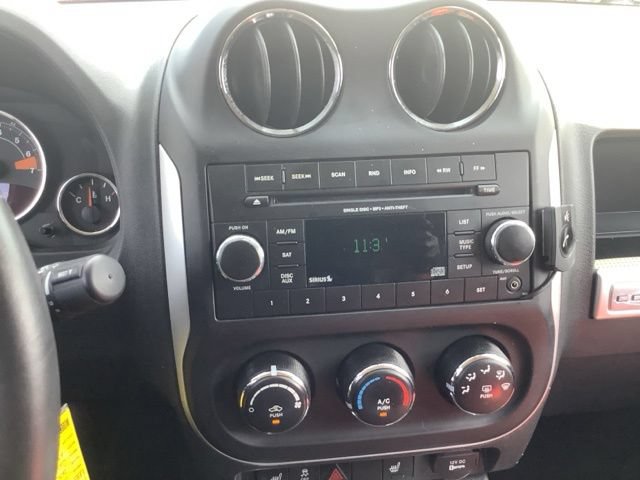 Used 2014 Jeep Compass Latitude FWD image 29