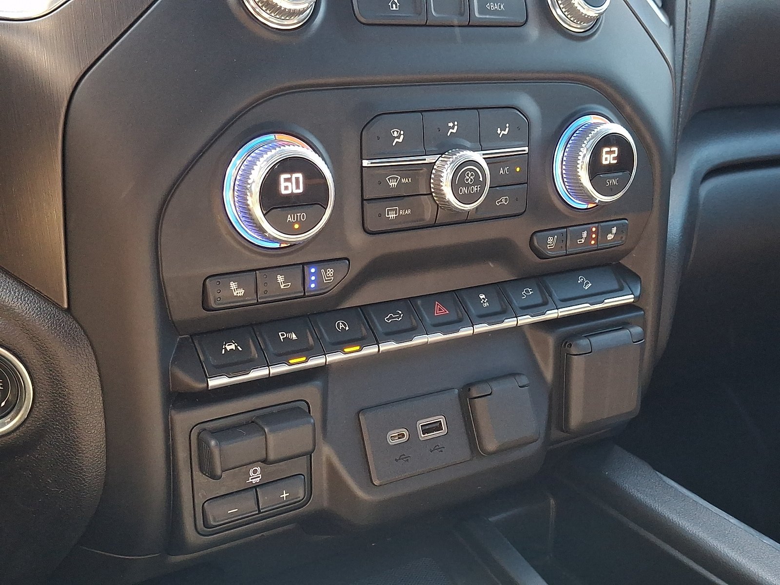 Used 2021 GMC Sierra 1500 AT4 w/ AT4 Premium Package AWD/4WD image 18