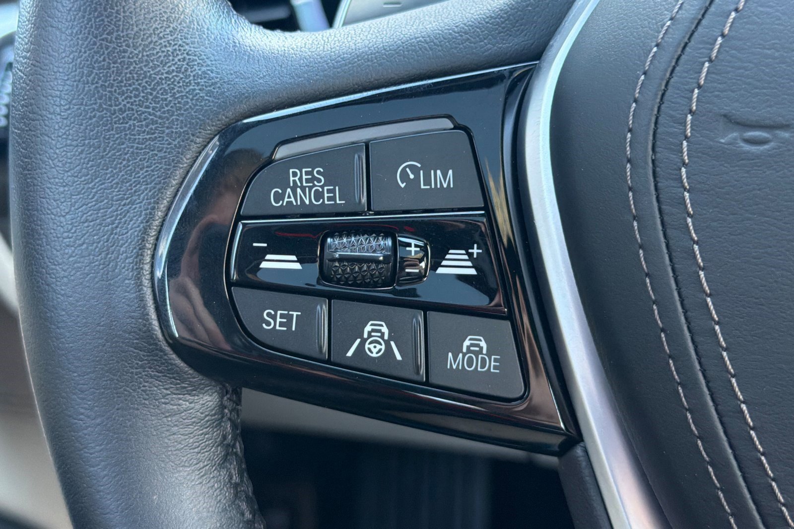 Used 2023 BMW 530i w/ Premium Package image 31