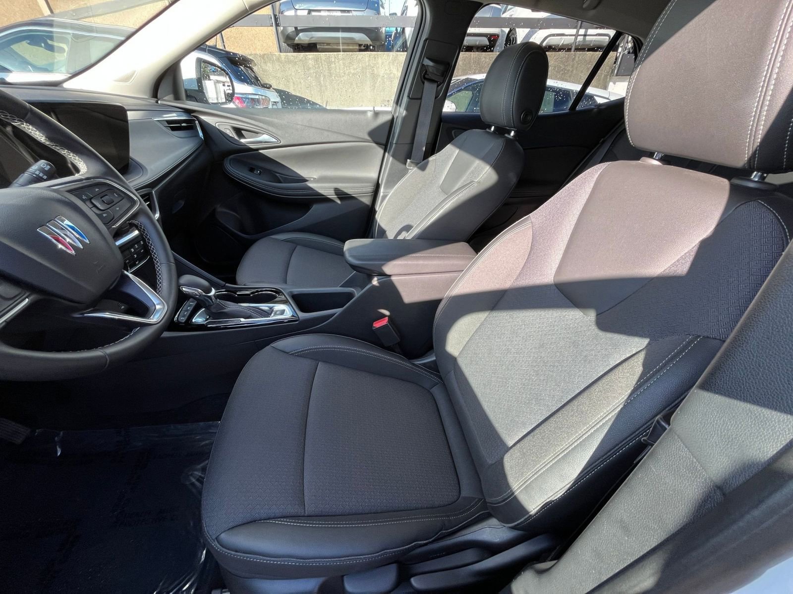 Used 2025 Buick Encore GX Preferred AWD/4WD image 28