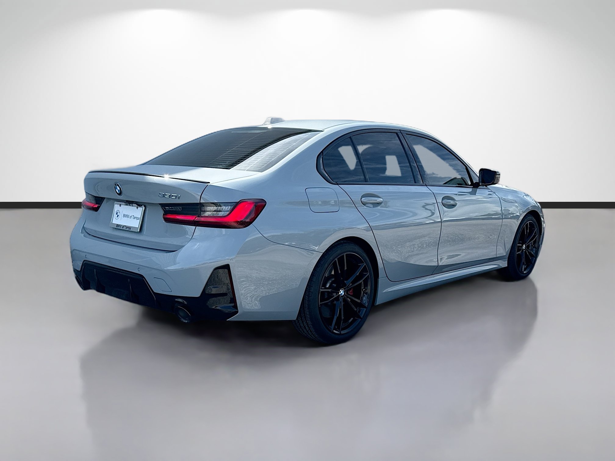 Used 2023 BMW 330i Sedan w/ M Sport Package RWD image 3