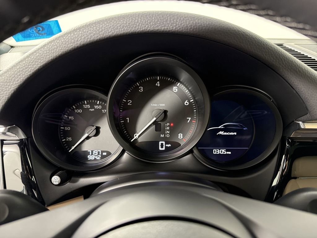 Certified 2025 Porsche Macan image 37