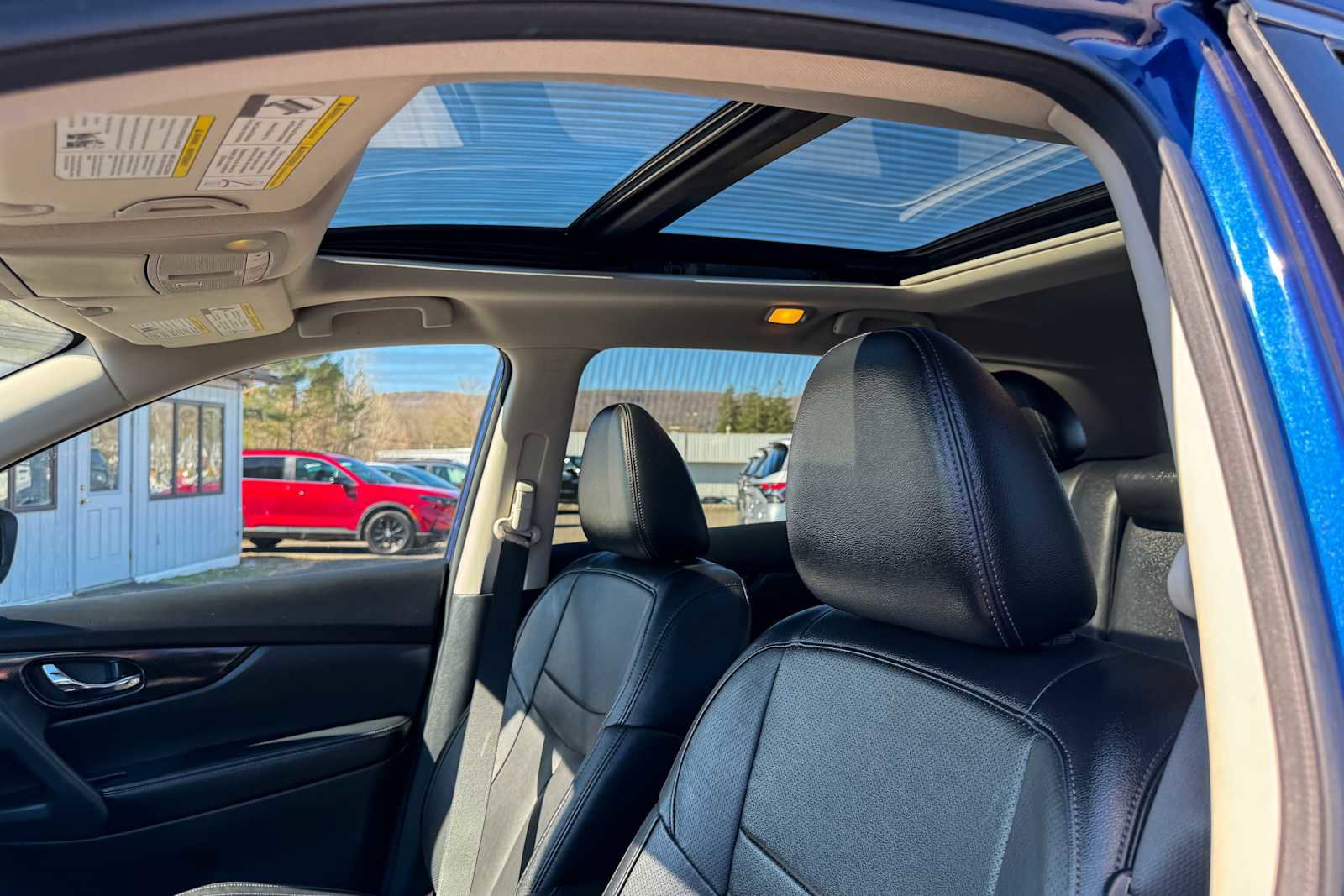 Used 2020 Nissan Rogue SL w/ Premium Package image 16