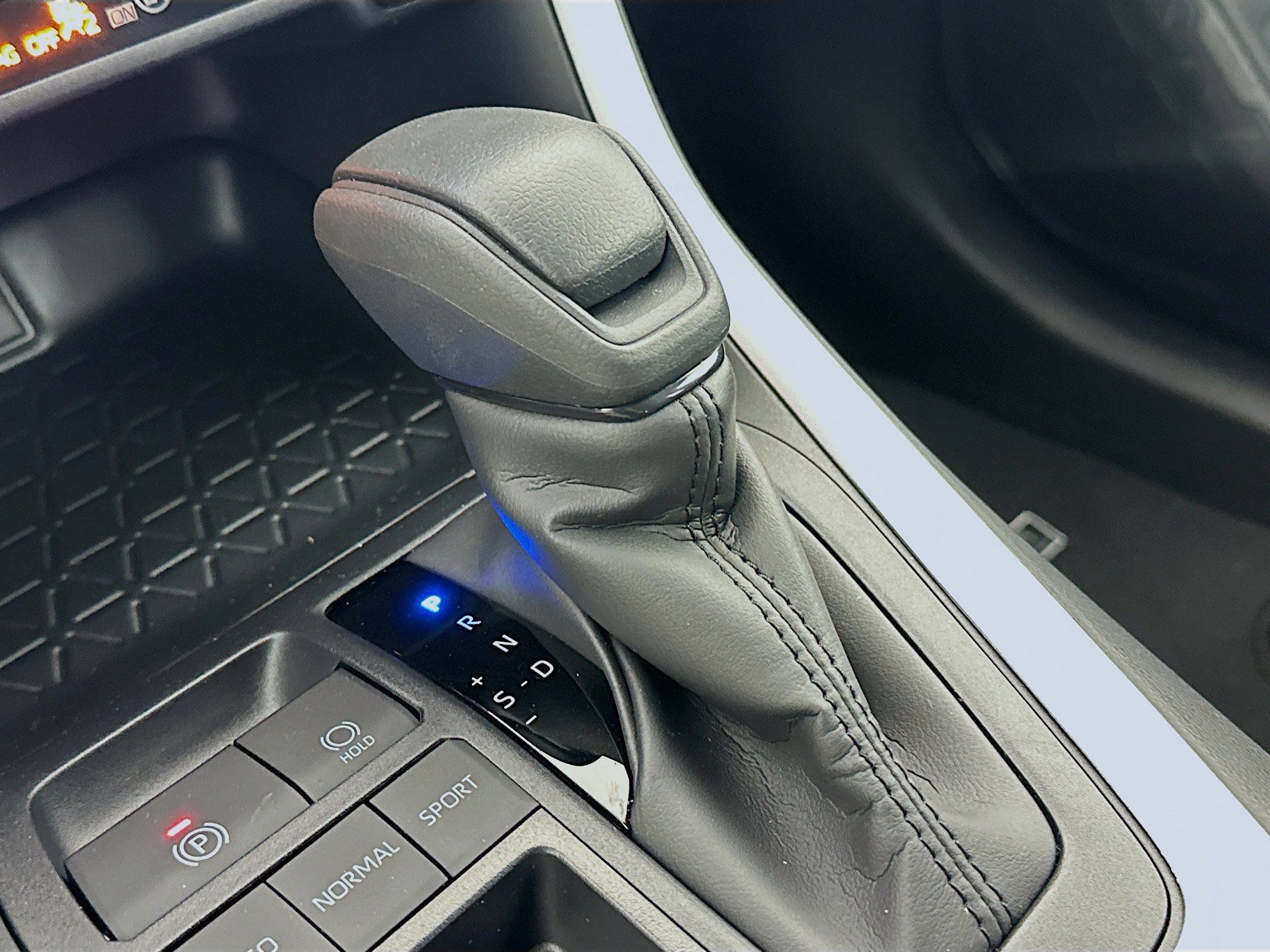 Used 2025 Toyota RAV4 LE image 25