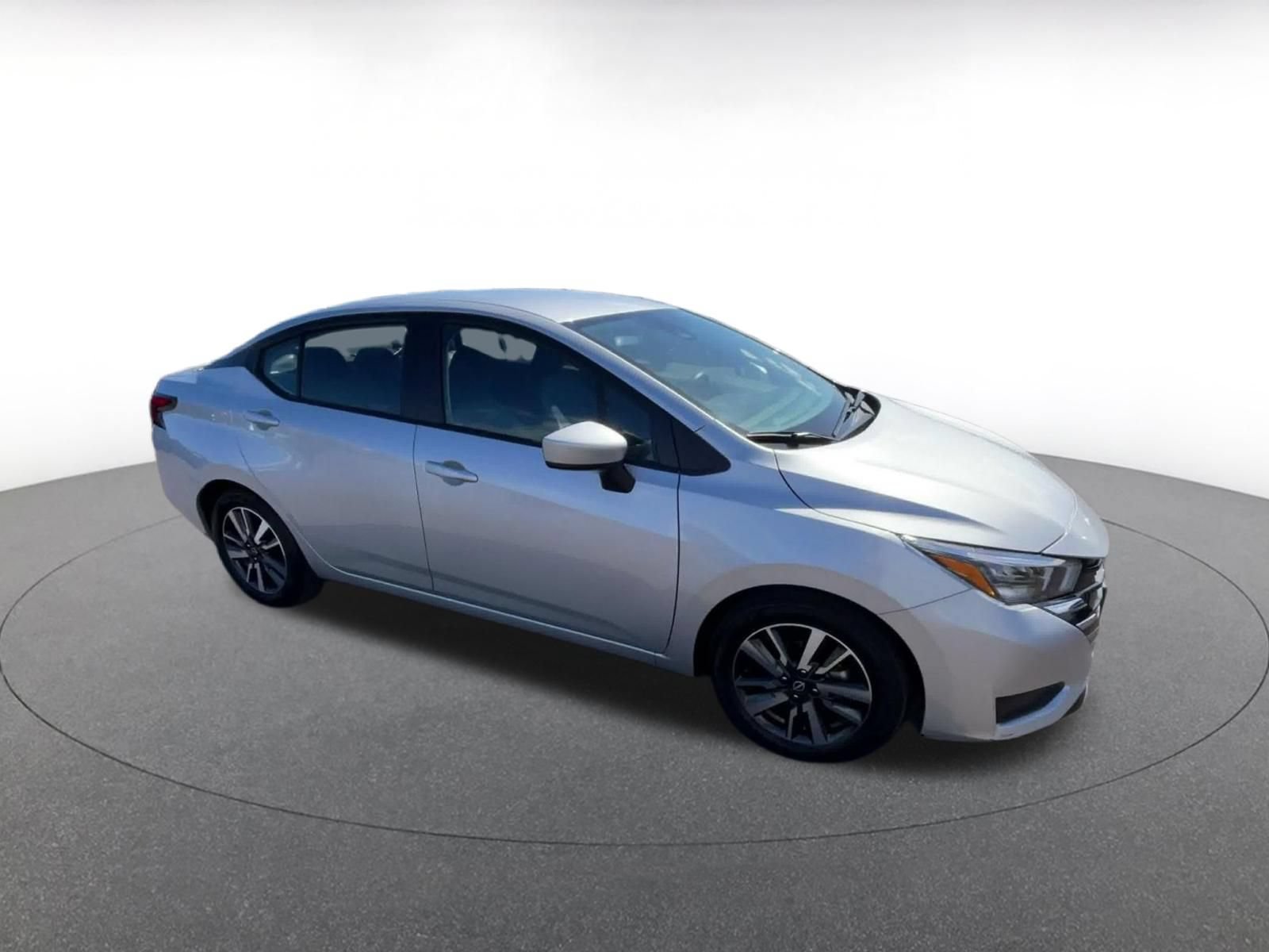 Used 2025 Nissan Versa SV FWD image 2