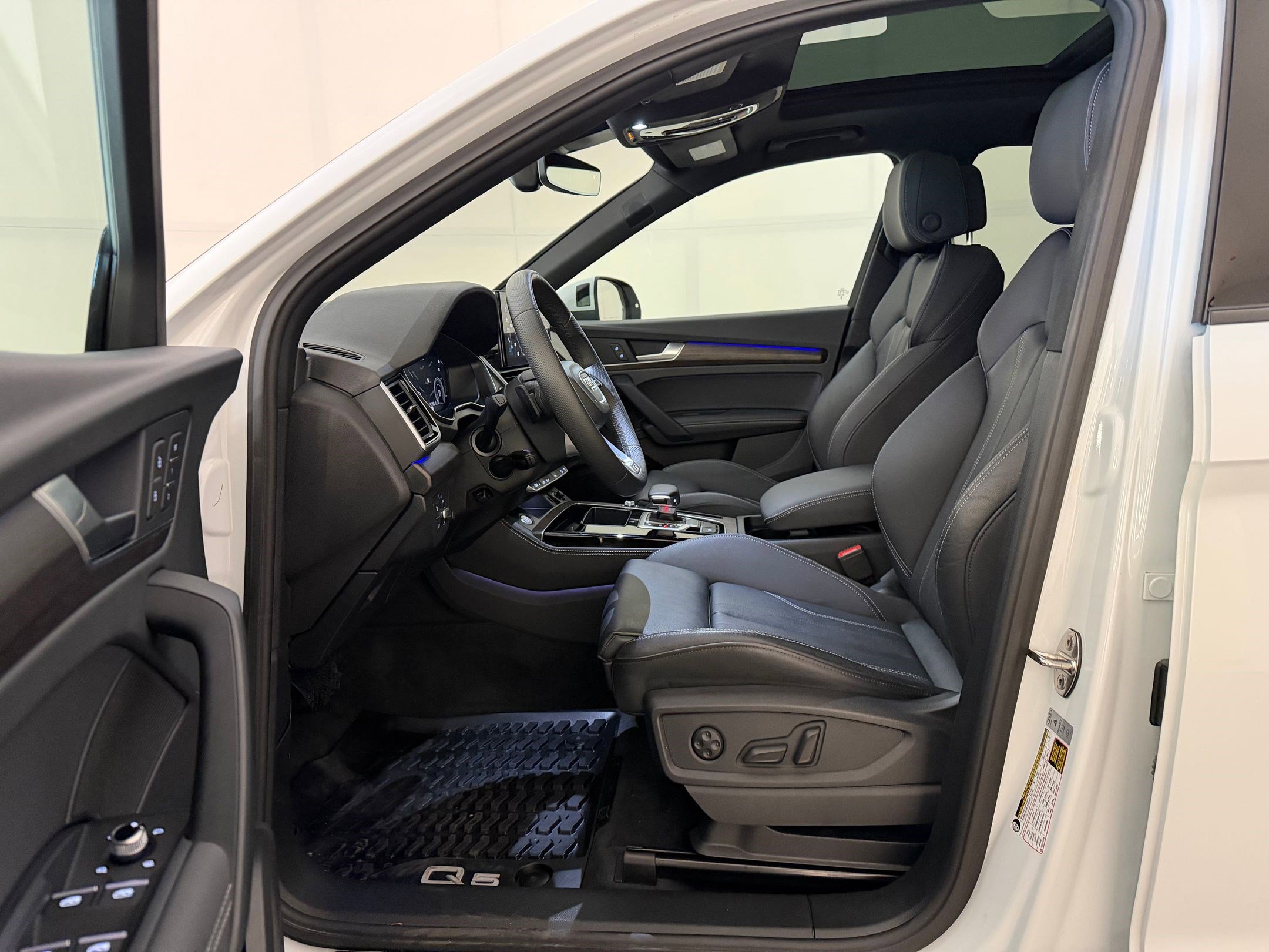 Certified 2025 Audi Q5 e Premium Plus w/ Premium Plus Package AWD/4WD image 5